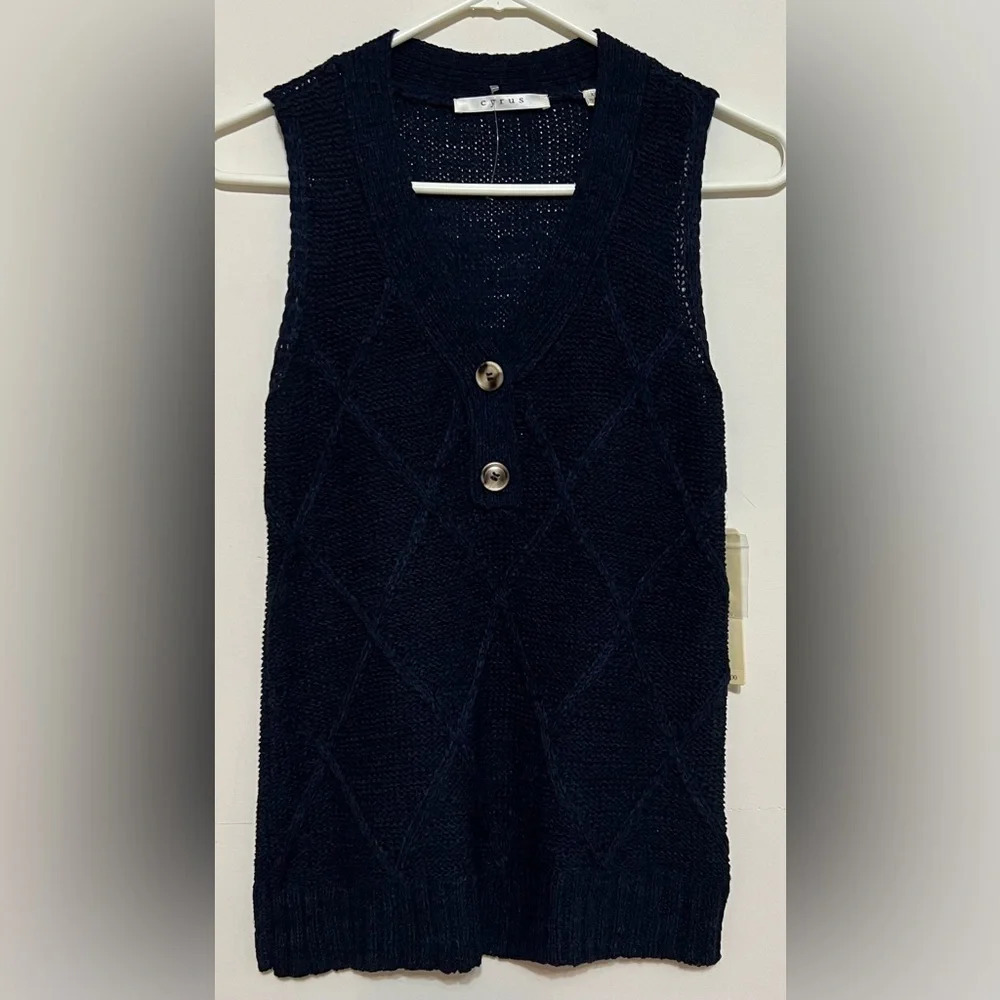 Cyrus navy blue argyle cable knit sweater vest. Size XS *NWT